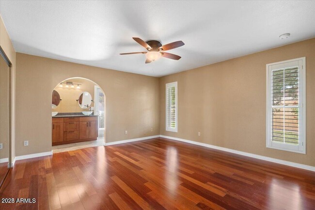 Building Photo - 5345 E Crocus Dr