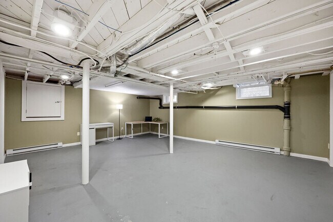 Building Photo - 15 Arapahoe Rd