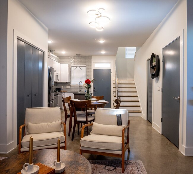 Building Photo - Brand new townhome offers the perfect blen...