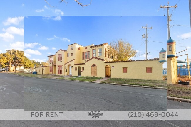 Building Photo - 1630 W Rosewood Ave