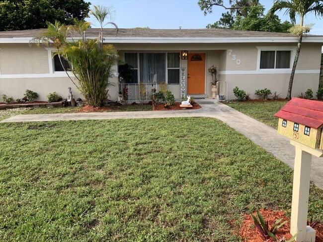 Primary Photo - 730 E Melrose Cir