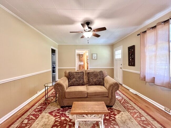 Building Photo - 1266 Pinecrest Dr