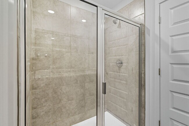 Building Photo - Modern 3 Bedroom, 2.5 Bath Townhome in Chapel Green