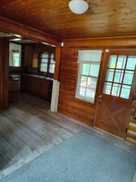 Breeze Room - 11748 W Martha Dr