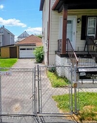 Building Photo - 1733 Bundy St