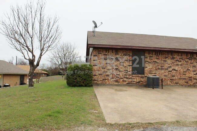 Building Photo - Adorable 2/1.5 in Weatherford For Rent!