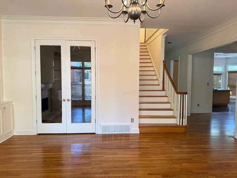 Building Photo - 83 Asphodel Dr