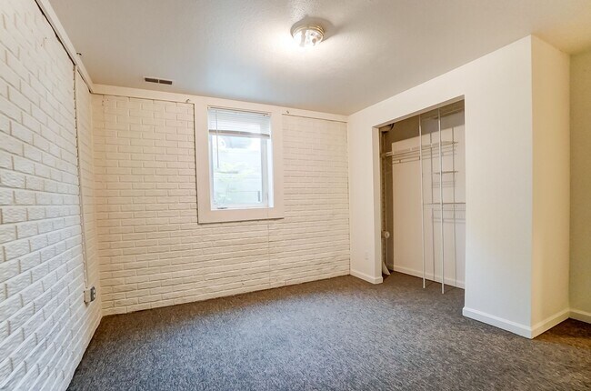Building Photo - 3704 Willow Run Dr
