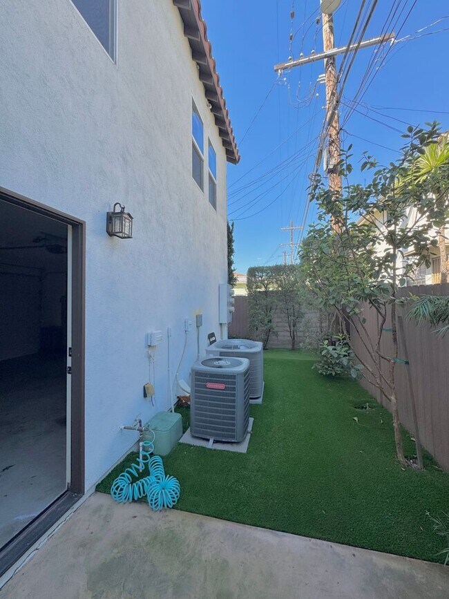 Building Photo - MUST SEE!!!!!