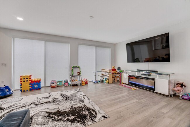 Building Photo - Spacious 4-Bedroom with 3 Full Baths in Royal Palm Beach!