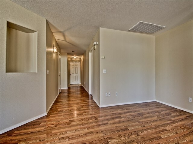 Building Photo - 2040 S 72nd Ln