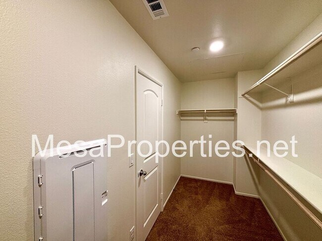 Building Photo - 14173 Mustang Cir