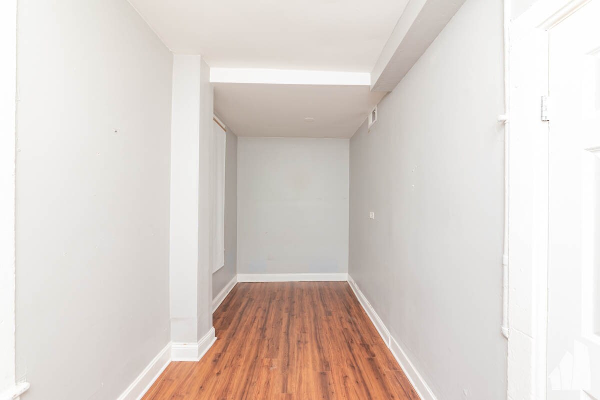 Building Photo - 848 N Wood St