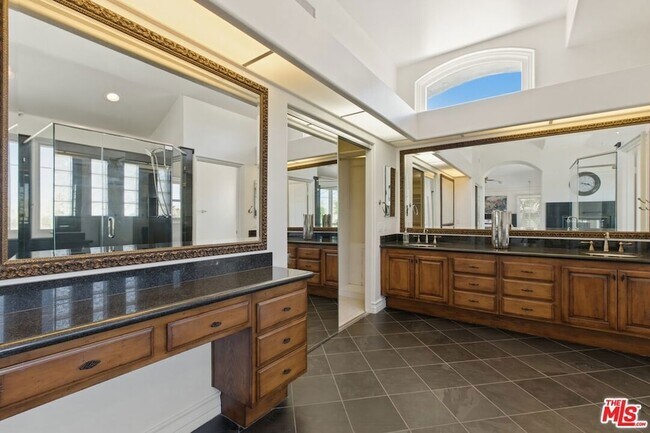 Building Photo - 6003 County Oak Rd