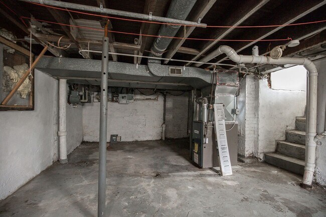 Building Photo - 3295 W 46th St