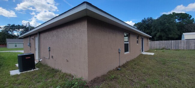 Building Photo - 3/2 Home No HOA Located In Ocala