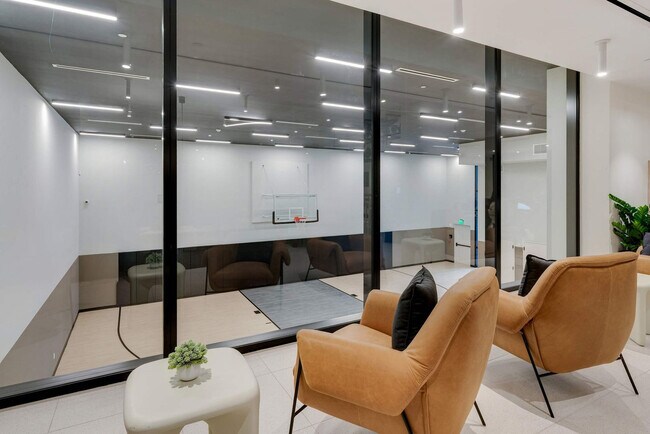 Building Photo - 225 N Miami Ave