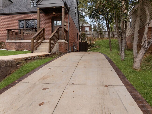 Building Photo - Heritage Historic - Unit A