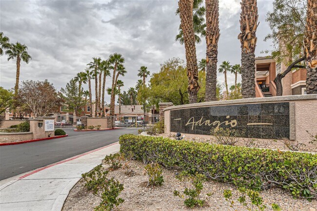 Building Photo - Northwest Condo / 2 Bedrooms / 2 Bath / 1 ...