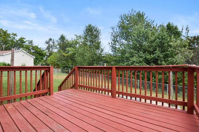 Building Photo - Pet Friendly Three Bedroom!