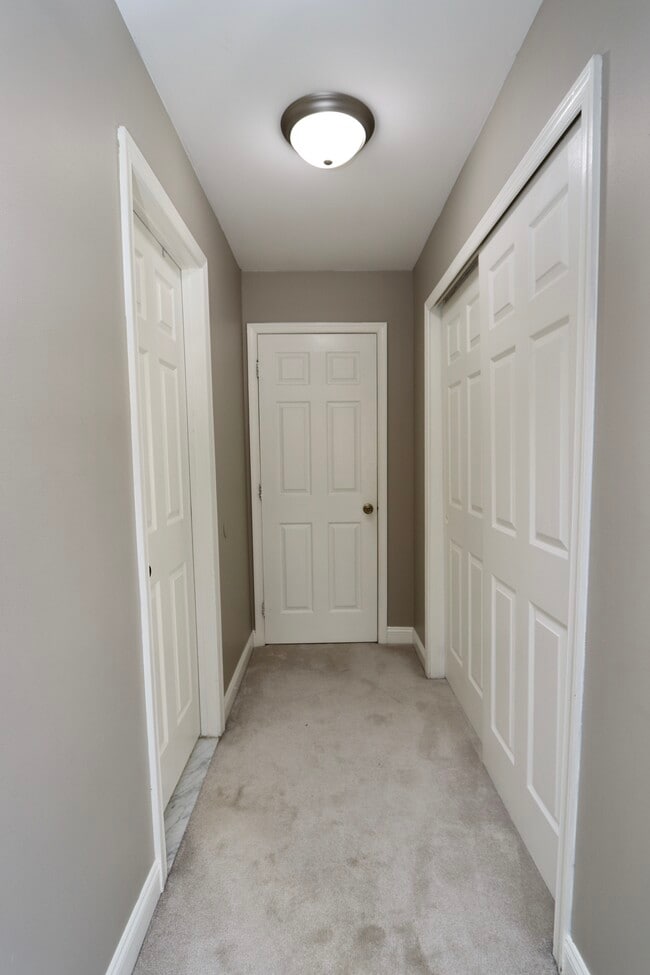 Building Photo - 2969 Columbia Dr