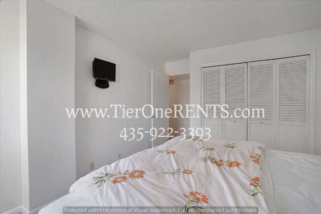 Building Photo - This property offers a NO DEPOSIT option available for qualified renters