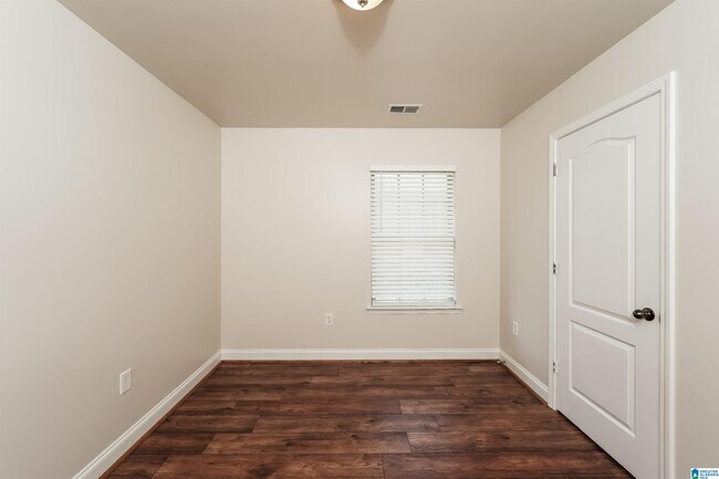 Building Photo - 6916 Meadow Ridge Dr