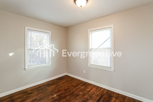 Building Photo - 7409 Walrond Ave