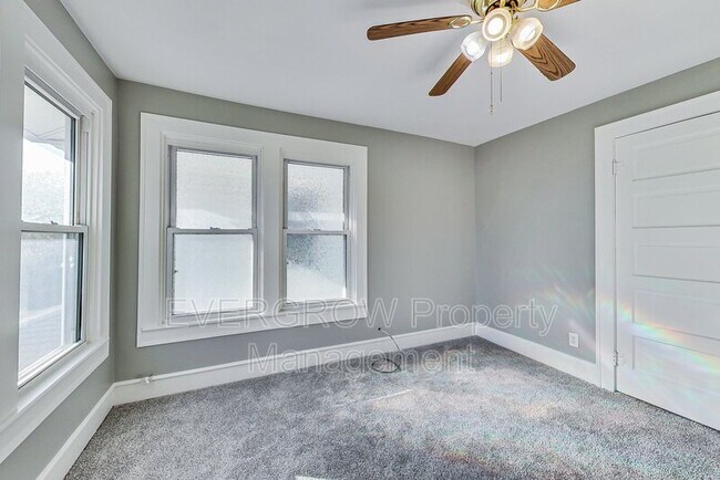 Building Photo - 3470 N Kenwood Ave