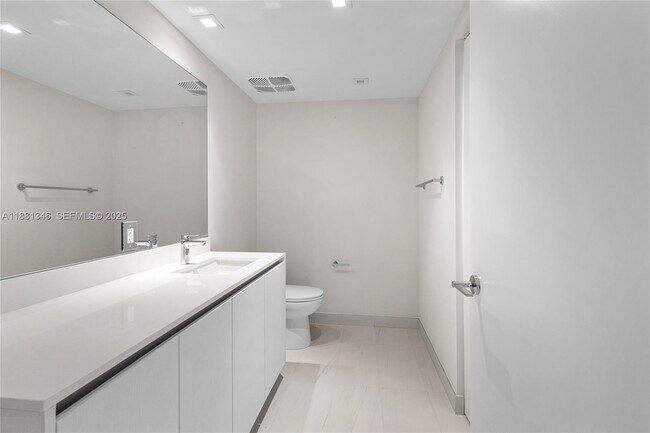 Building Photo - 1116 N Ocean Blvd