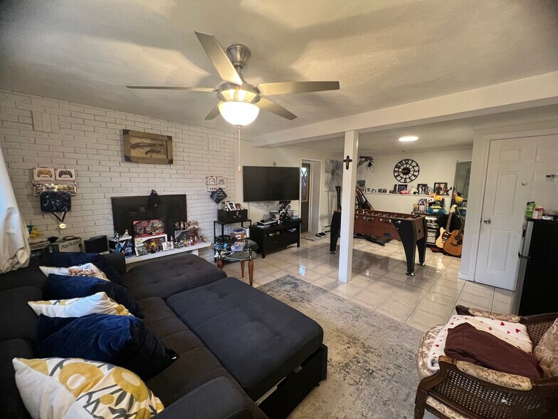 Building Photo - 51 Dawes St