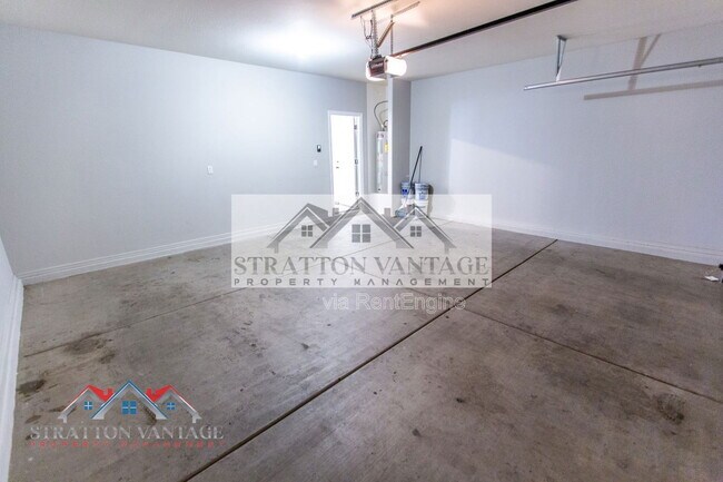 Building Photo - 10013 E Impala Ave