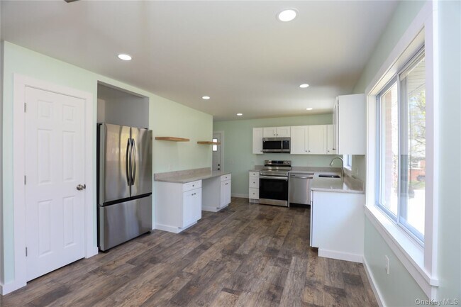 Building Photo - 111 Zandhoek Rd