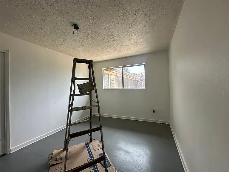 Building Photo - 10315 Acacia Ln