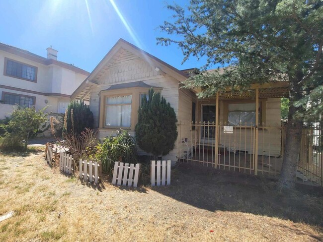 Building Photo - Charming Glendale Craftsman | 5 Bed, 1.5 B...