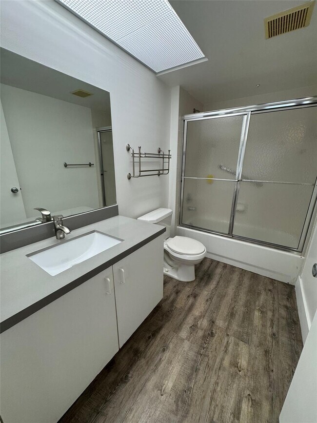 Building Photo - 1651 SW 127th Ave