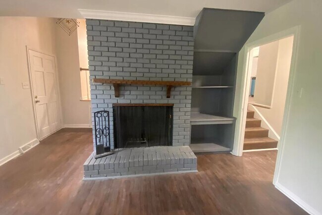 Building Photo - 8033 Navios Dr SE