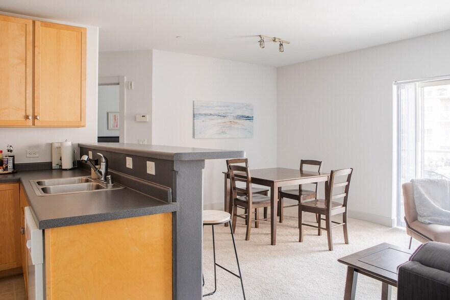 Building Photo - 145 N Jackson St