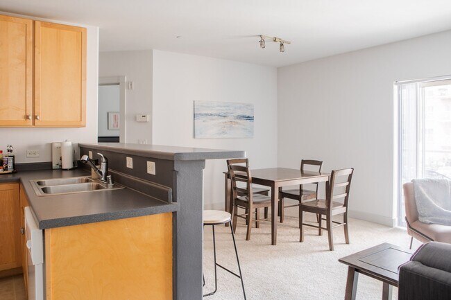 Building Photo - 145 N Jackson St