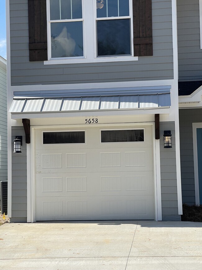 Building Photo - 5658 Native Oak Dr