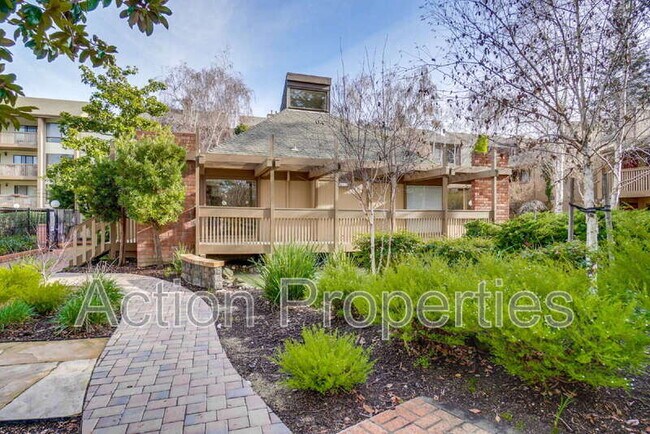 Building Photo - 49 Showers Dr