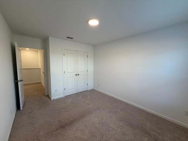 Building Photo - 214 Kinship Dr