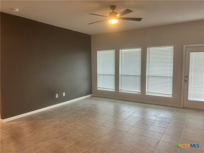 Building Photo - 631 Friar Tuck Dr