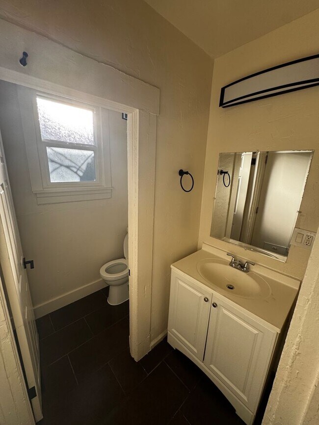 Building Photo - 1709 Goss St