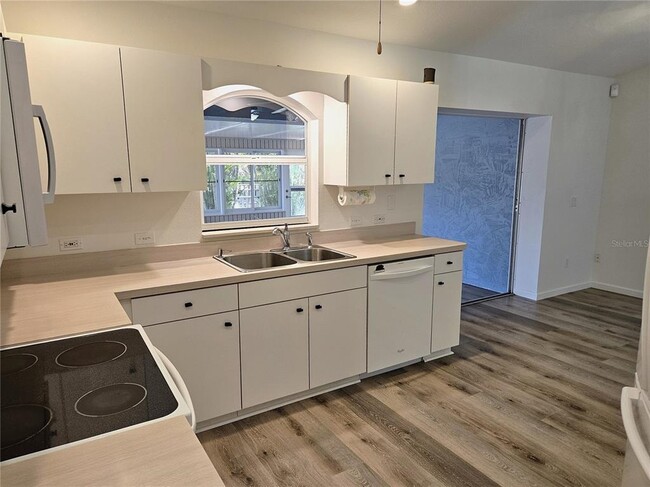 Building Photo - 1088 Panda Rd
