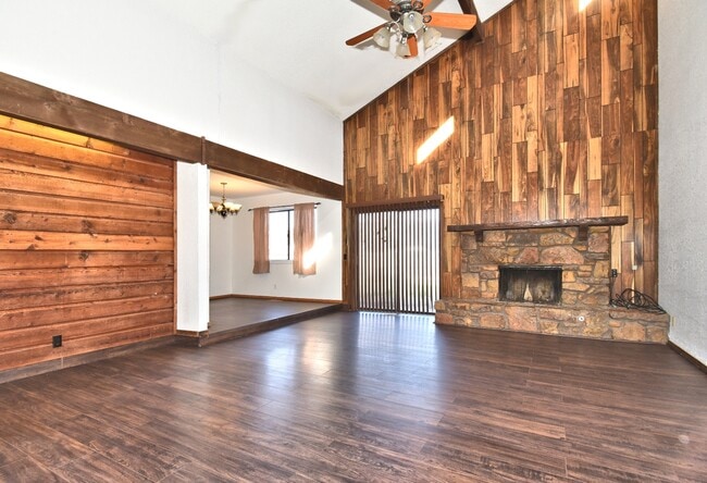 Building Photo - 2208 W Memphis St