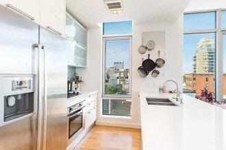 Building Photo - Wonderfully large and light-filled, this s...