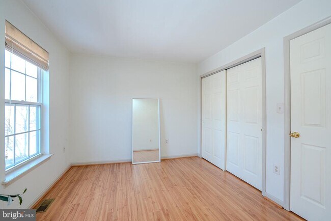 Building Photo - 128 S Barrow Pl