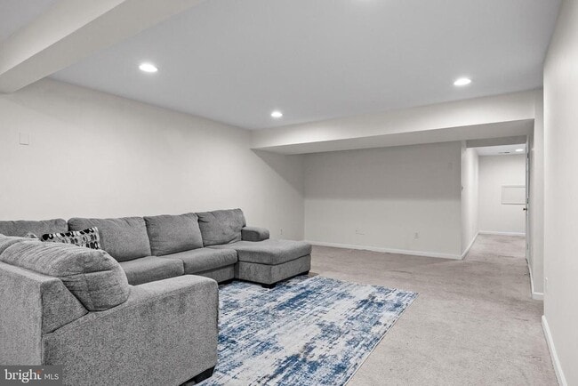 Building Photo - 81 Sassafras Dr