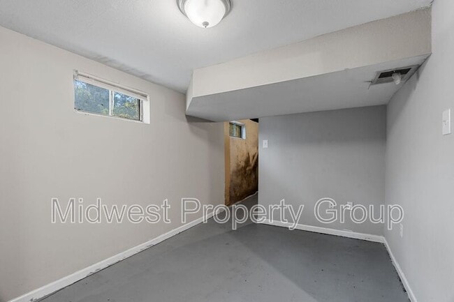 Building Photo - 1700 Newhall Ct